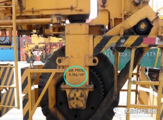 Drive chain lubrication improvementsolution for rubber-Tired transtainer on container terminal yard_U.LUBE® Special Lubrication